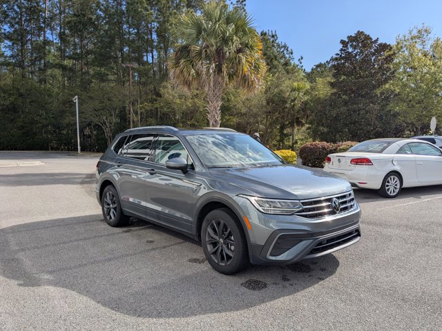 Used 2022 Volkswagen Tiguan SE image 3