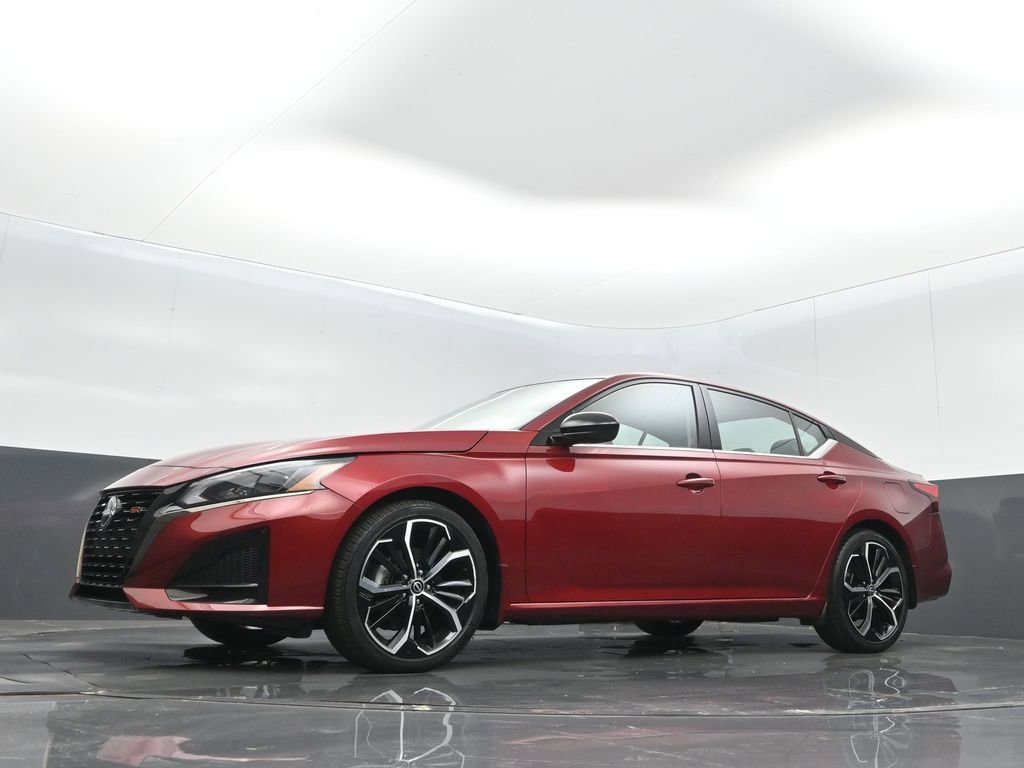 Used 2023 Nissan Altima 2.5 SR w/ SR Premium Package image 11