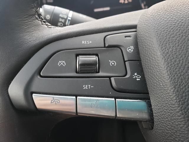 Used 2024 Cadillac XT4 Luxury w/ Cold Weather Package AWD/4WD image 25
