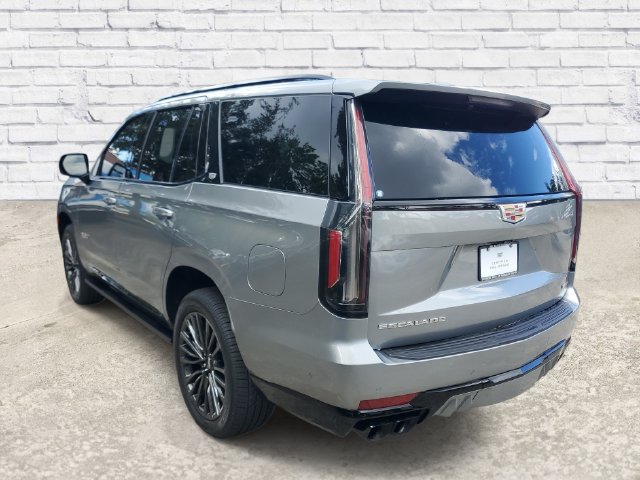 Used 2024 Cadillac Escalade V AWD/4WD image 2