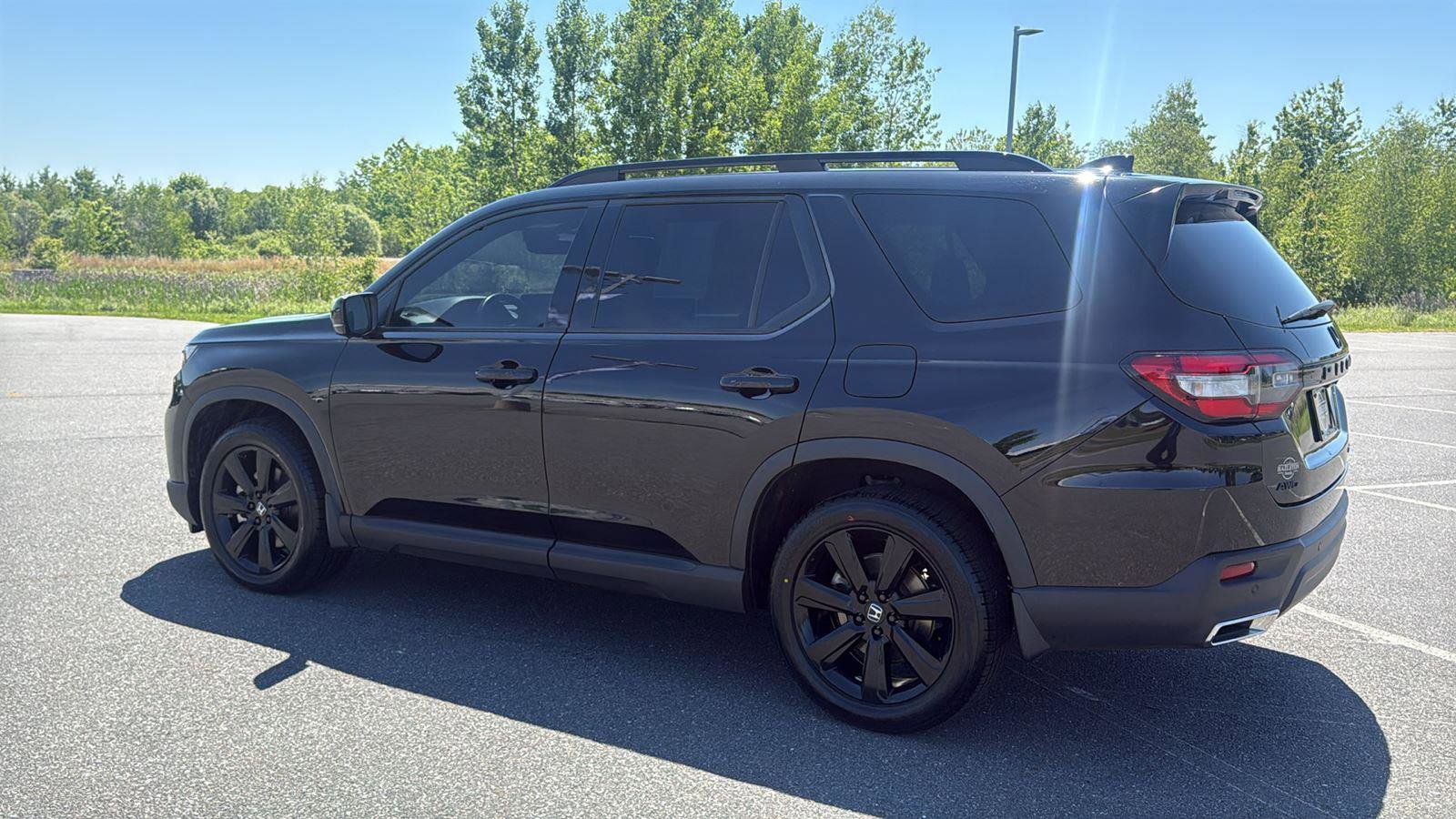 Certified 2025 Honda Pilot Black Edition image 10