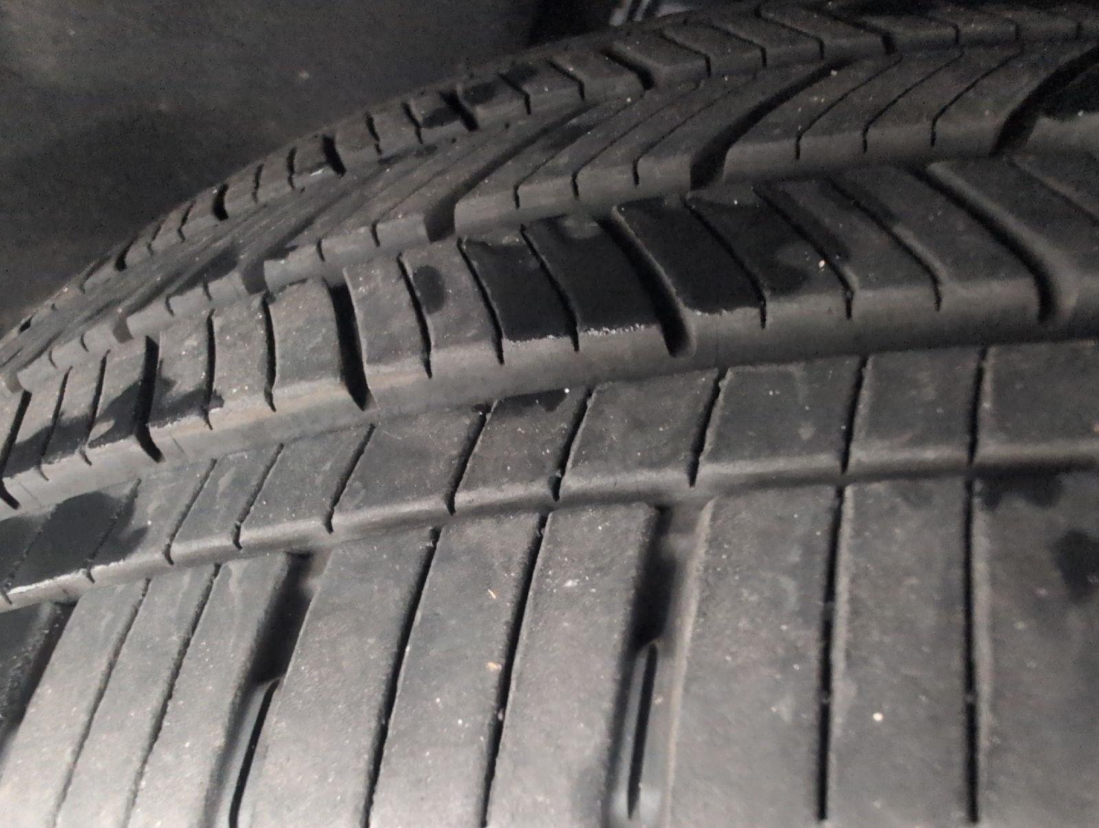 Used 2024 Ford Explorer XLT w/ Equipment Group 202A AWD/4WD image 5