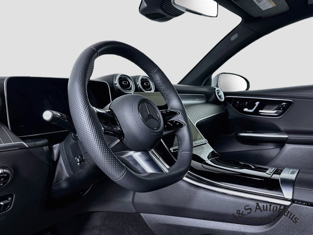 Used 2025 Mercedes-Benz GLC 300 4MATIC w/ AMG Line image 9