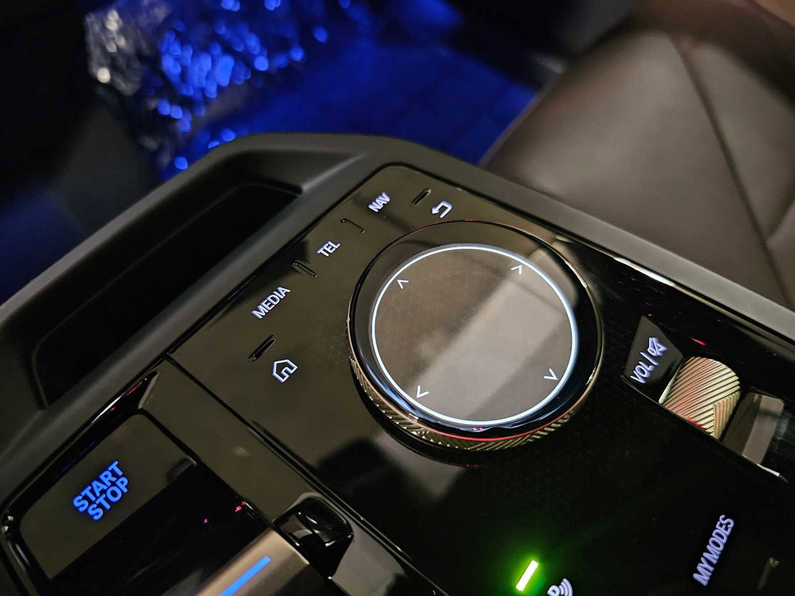 Used 2024 BMW iX xDrive50 w/ Premium Package image 24