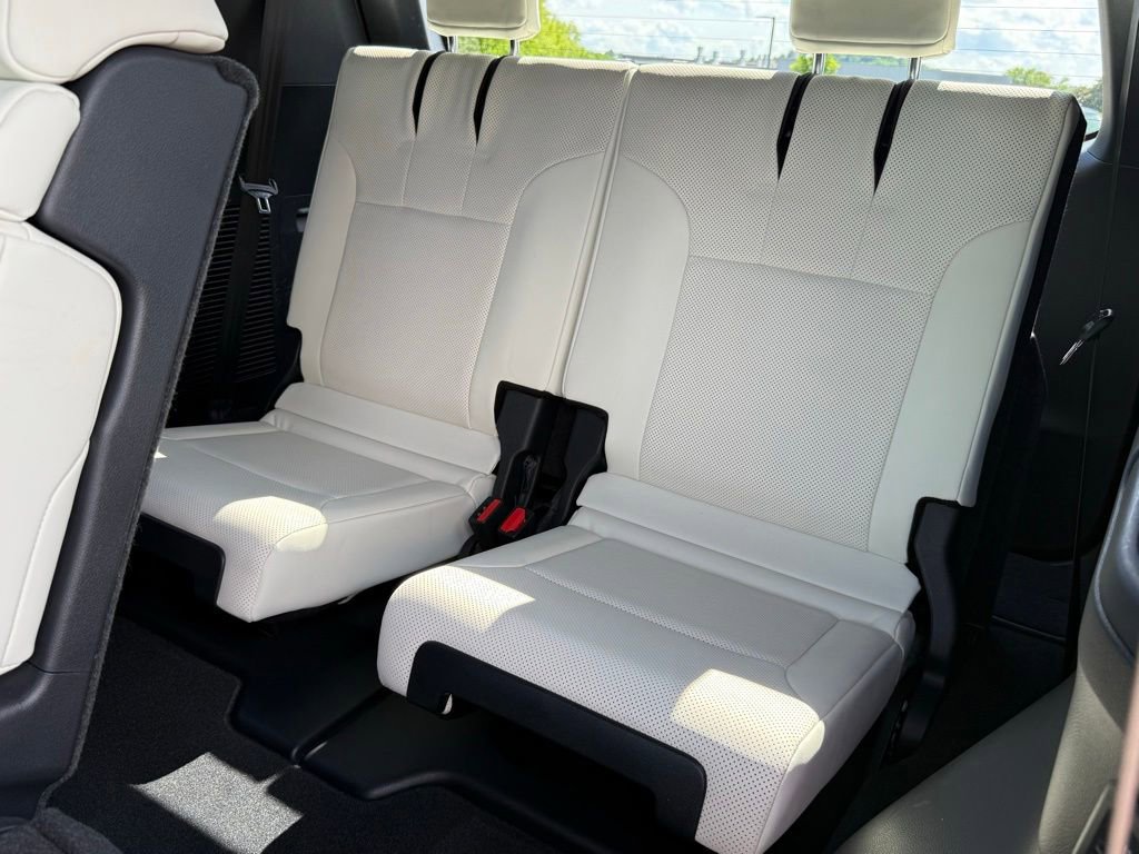Used 2024 Lexus LX 600 4WD w/ Luxury Package image 38