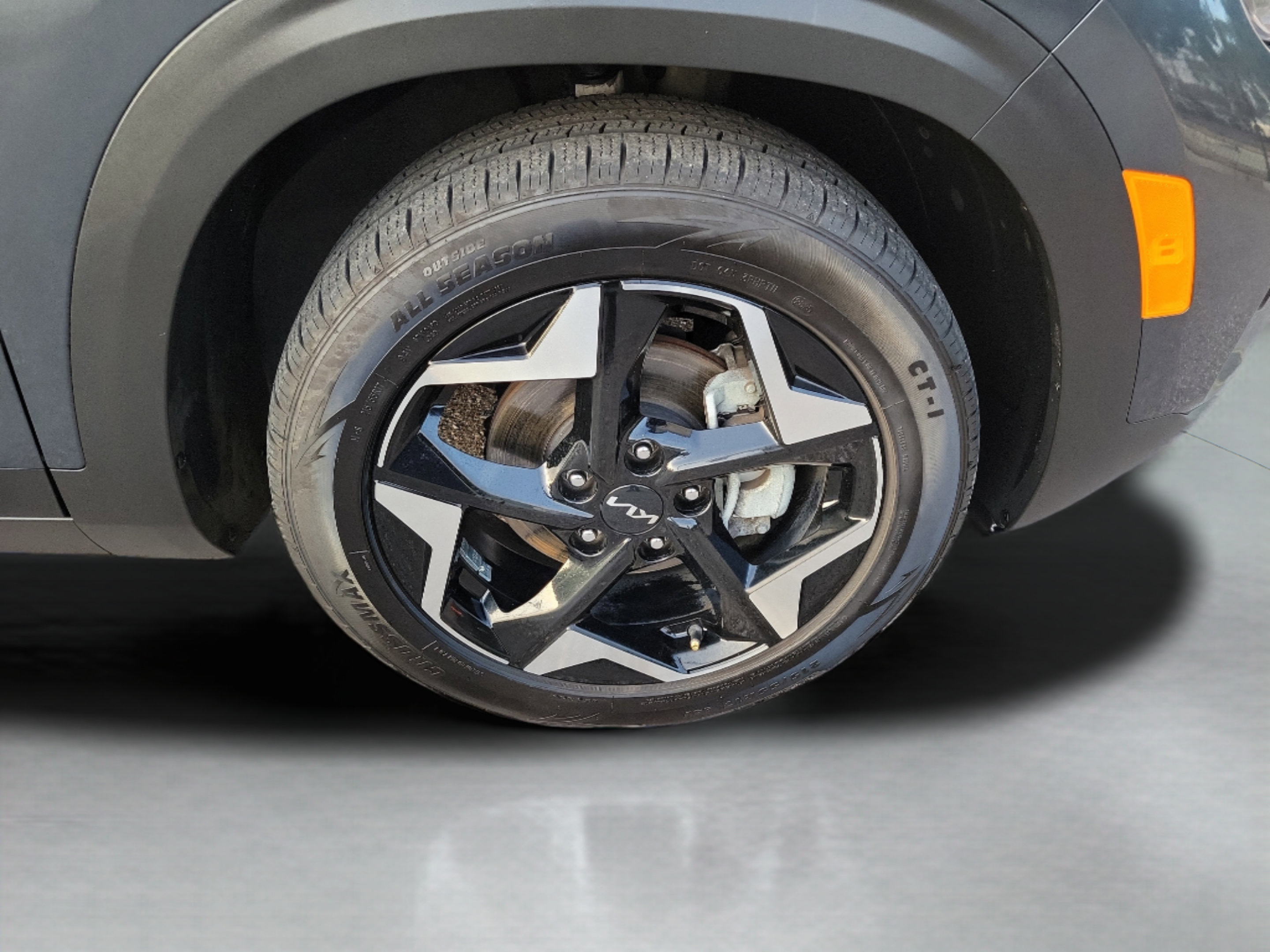 Certified 2024 Kia Seltos EX FWD image 30