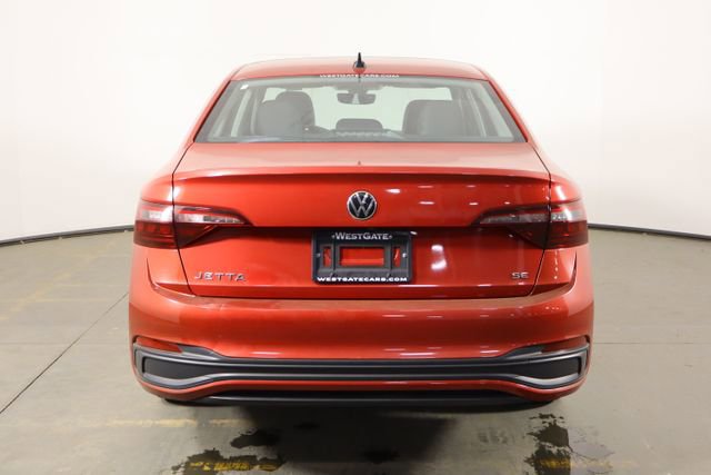 Used 2023 Volkswagen Jetta SE w/ Panoramic Sunroof Package image 5