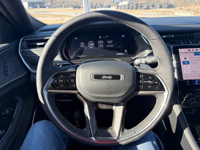 Used 2024 Jeep Grand Cherokee Overland AWD/4WD image 11