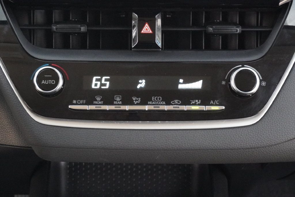 Used 2022 Toyota Corolla LE FWD image 15
