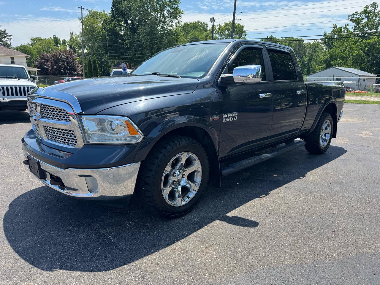 Used 2018 RAM 1500 Laramie w/ Convenience Group AWD/4WD image 2