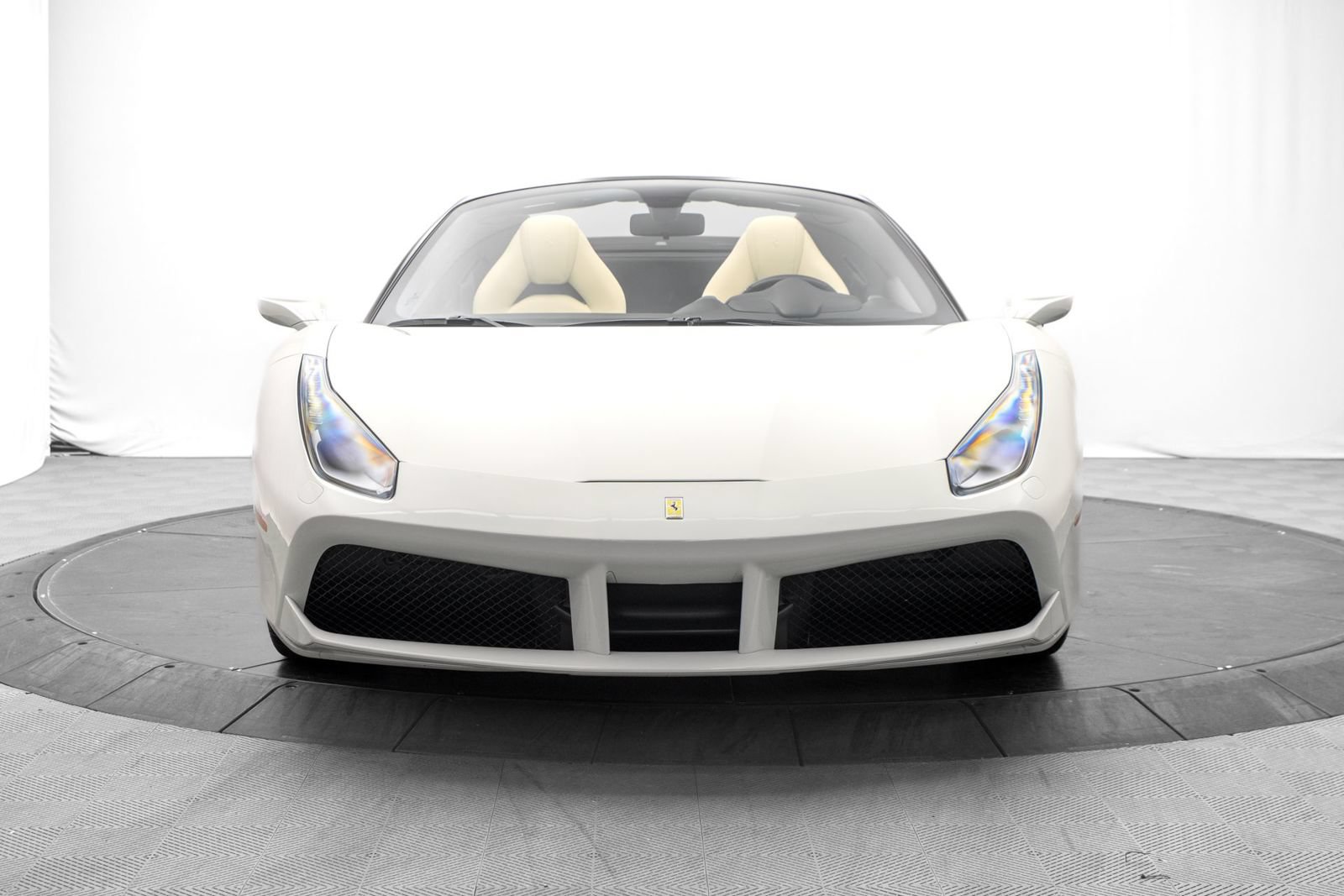 Used 2018 Ferrari 488 Spider RWD image 8
