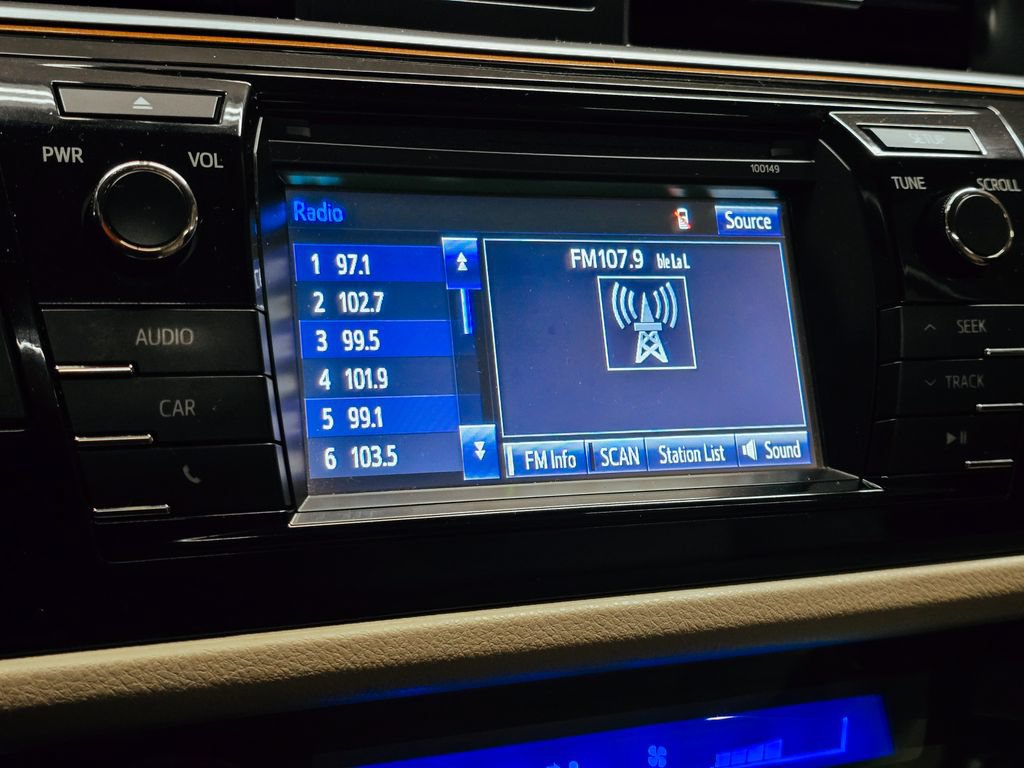 Used 2014 Toyota Corolla LE FWD image 27