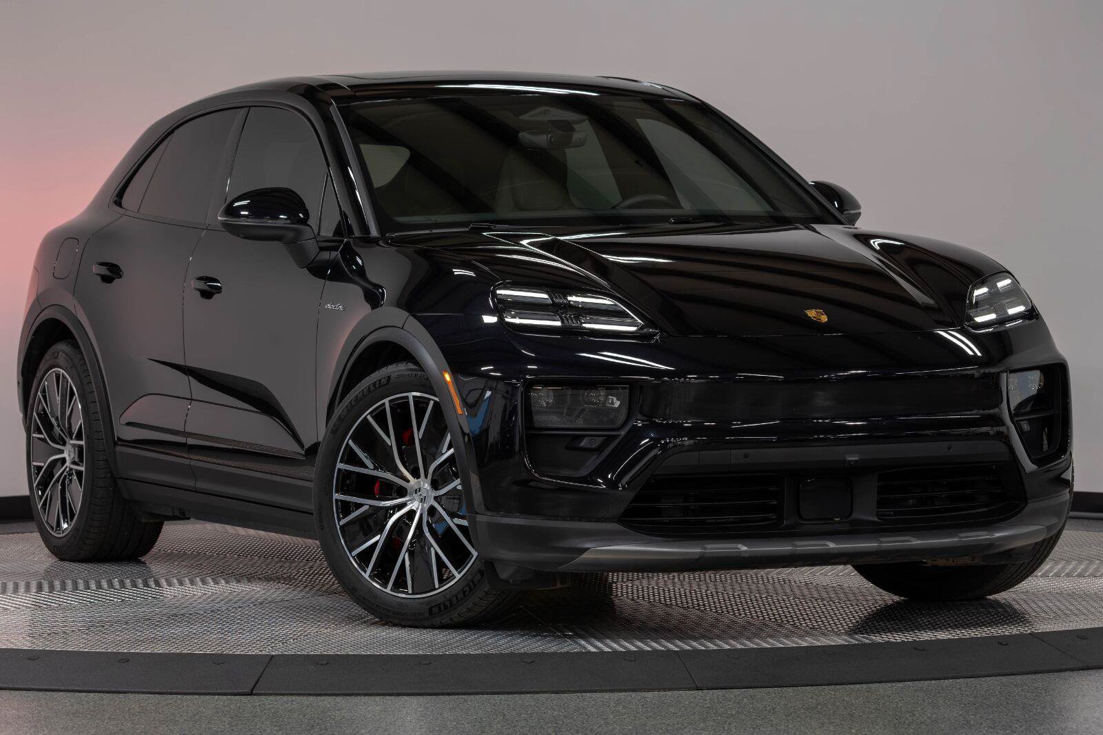 Used 2025 Porsche Macan 4S Electric AWD/4WD image 30