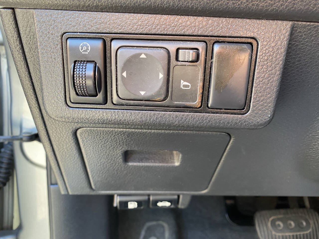 Used 2009 Nissan Versa 1.8 S w/ PWR Pkg FWD image 28