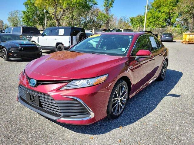 Used 2021 Toyota Camry XLE w/ Navigation Upgrade Package image 14