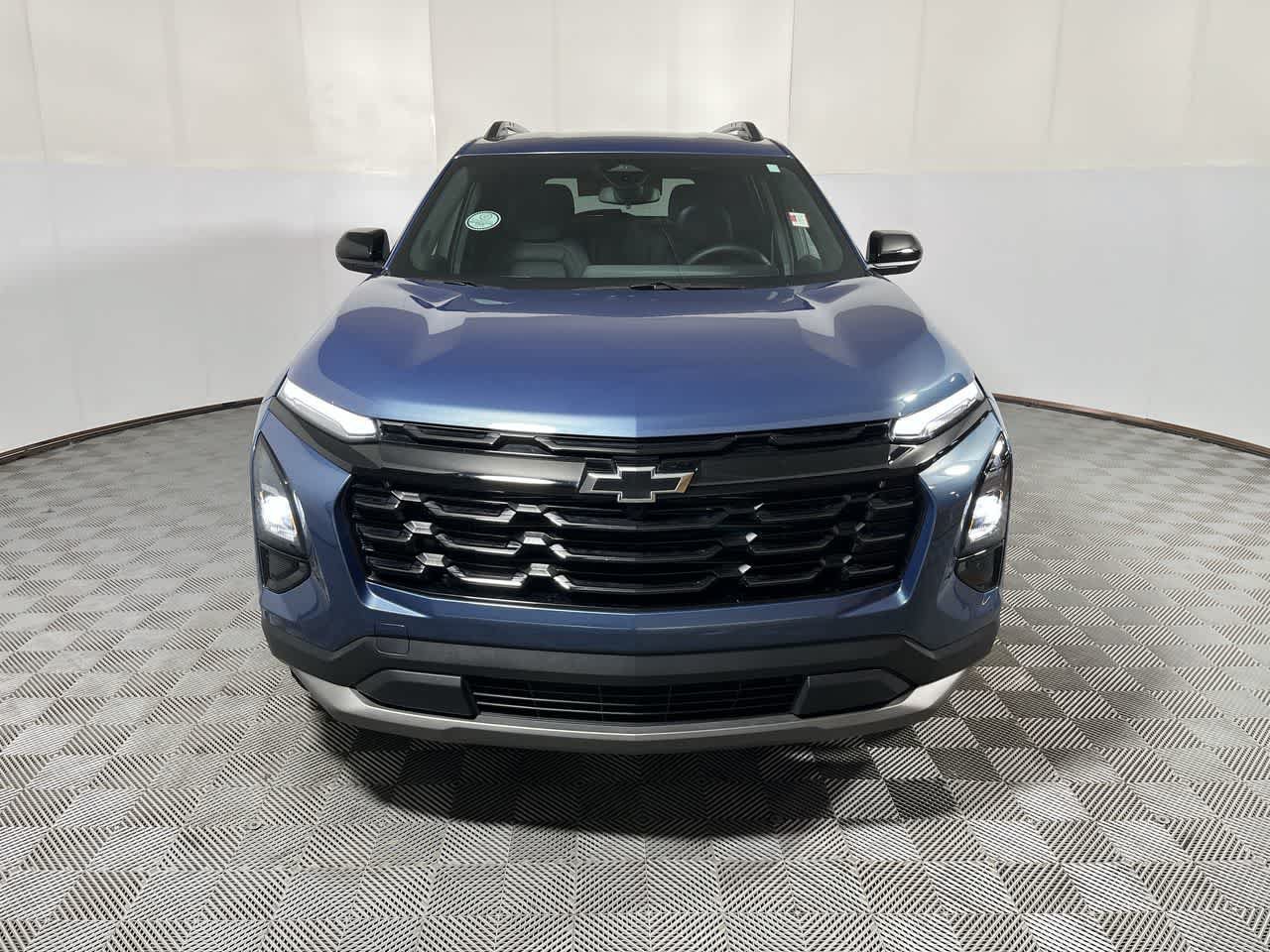 Used 2025 Chevrolet Equinox LT w/ Convenience Package II FWD image 3