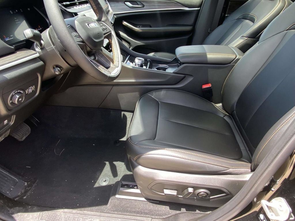 New 2026 Jeep Grand Cherokee L Limited AWD/4WD image 11