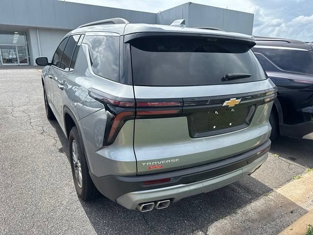 Used 2026 Chevrolet Traverse LT w/ Driver Confidence Package FWD image 5
