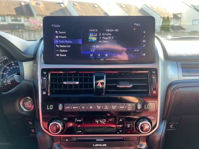 Used 2022 Lexus GX 460 Luxury w/ Sport Design Package AWD/4WD image 25