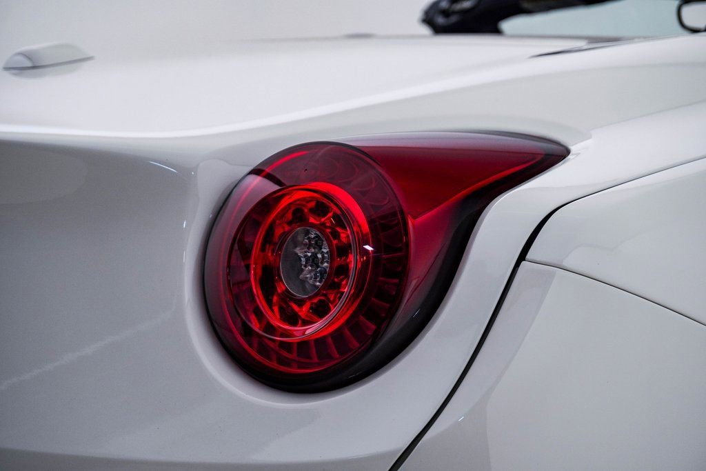 Used 2015 Ferrari California T image 15