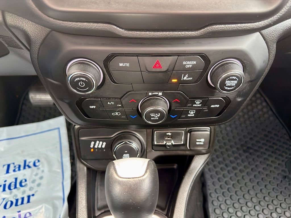 Used 2022 Jeep Renegade Limited AWD/4WD image 22