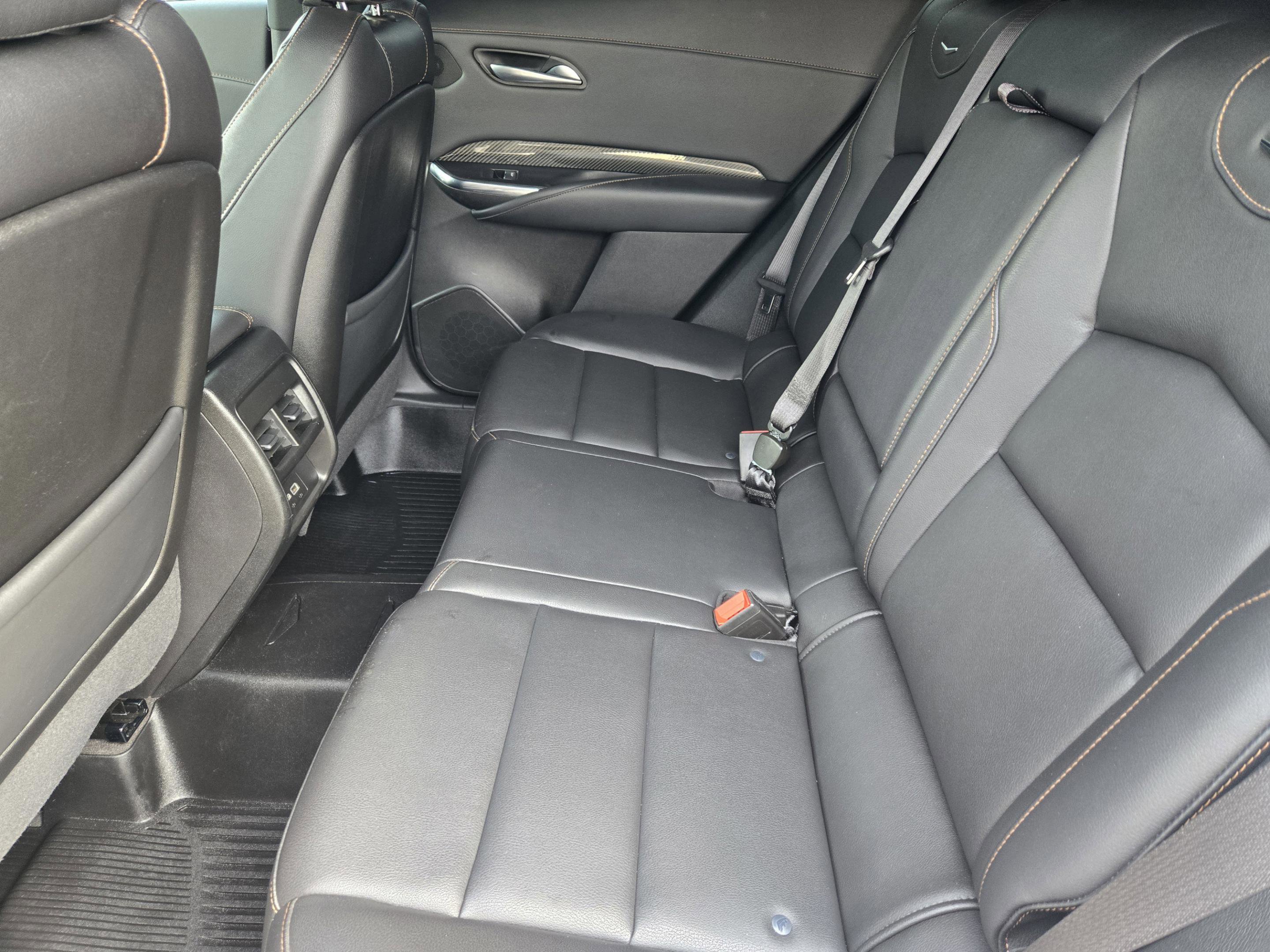 Used 2023 Cadillac XT4 Sport w/ Enhanced Visibility Package image 9