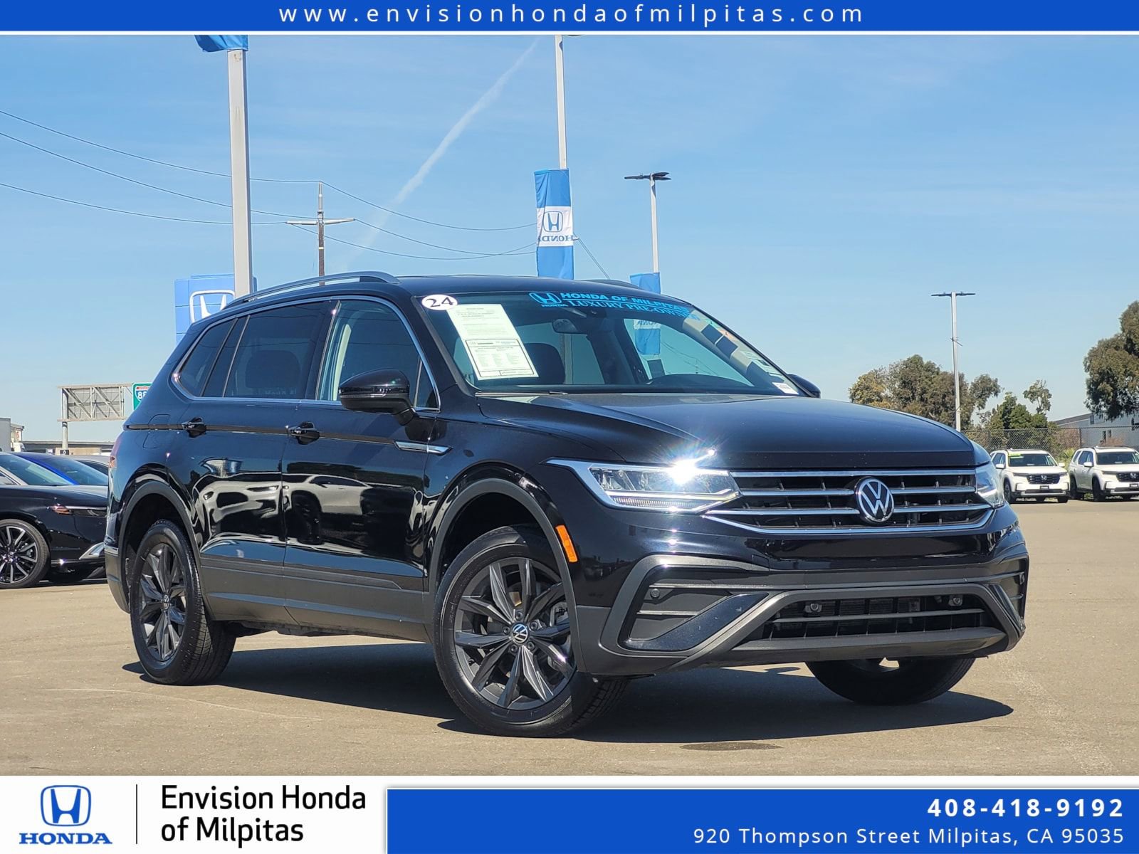 Used 2024 Volkswagen Tiguan SE AWD/4WD image 1