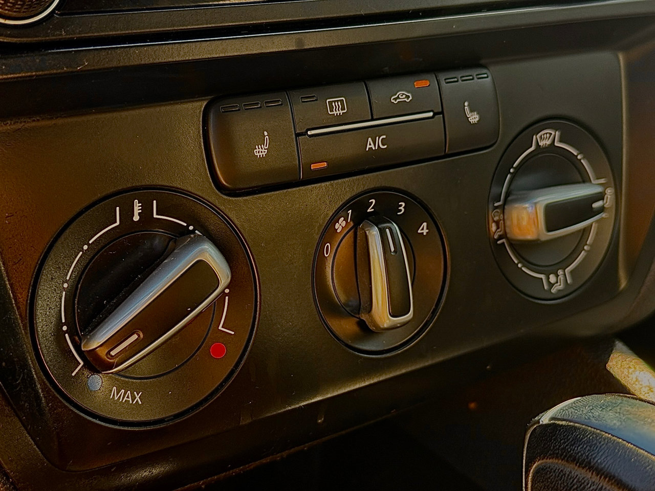 Used 2017 Volkswagen Jetta SE image 28