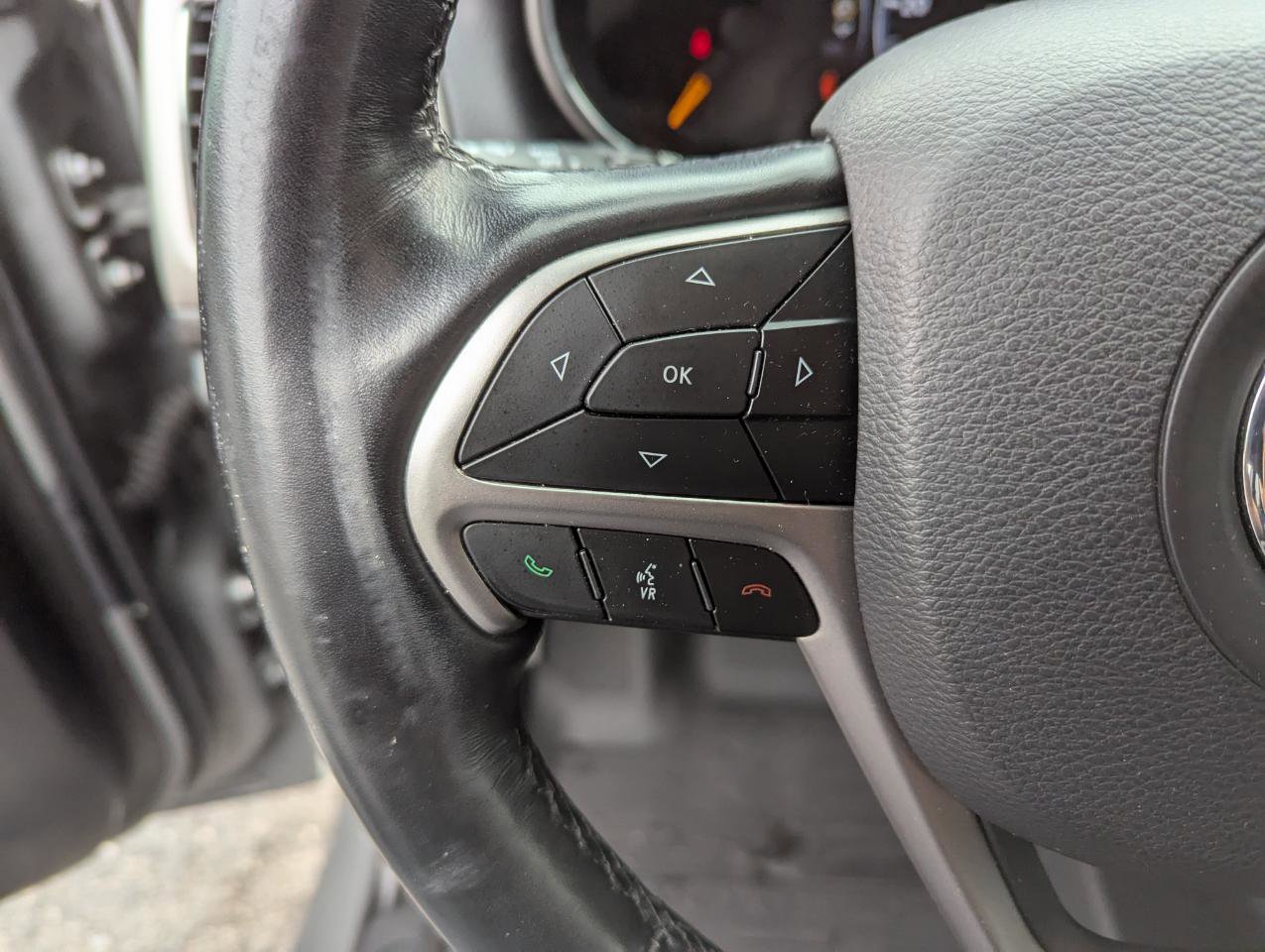 Used 2020 Jeep Grand Cherokee Altitude AWD/4WD image 16