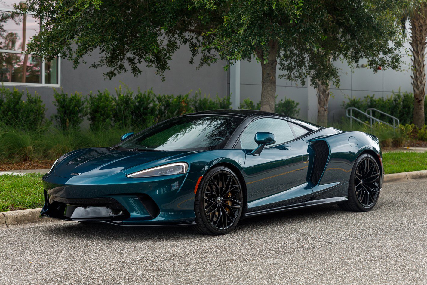 Used 2023 McLaren GT RWD image 16