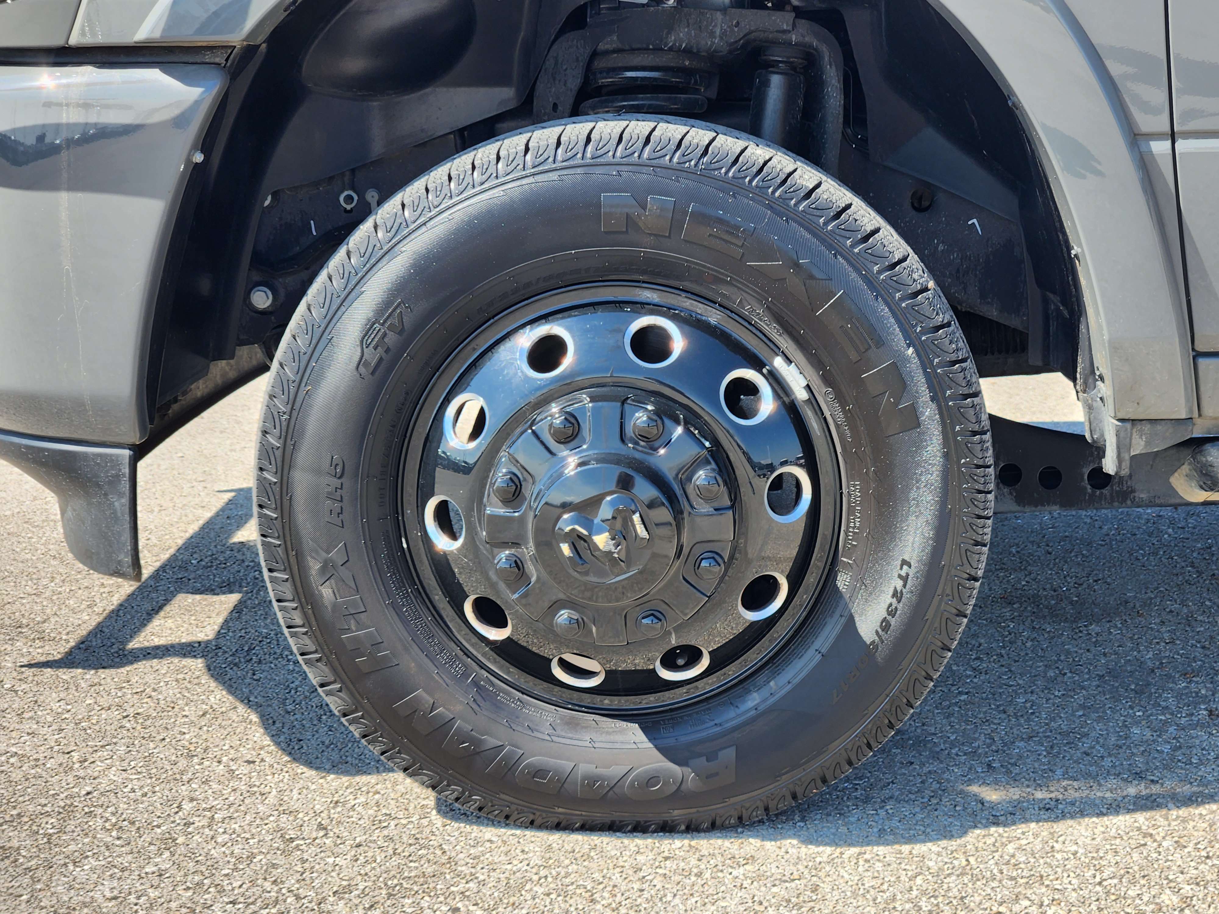 Used 2025 RAM 3500 Limited AWD/4WD image 10