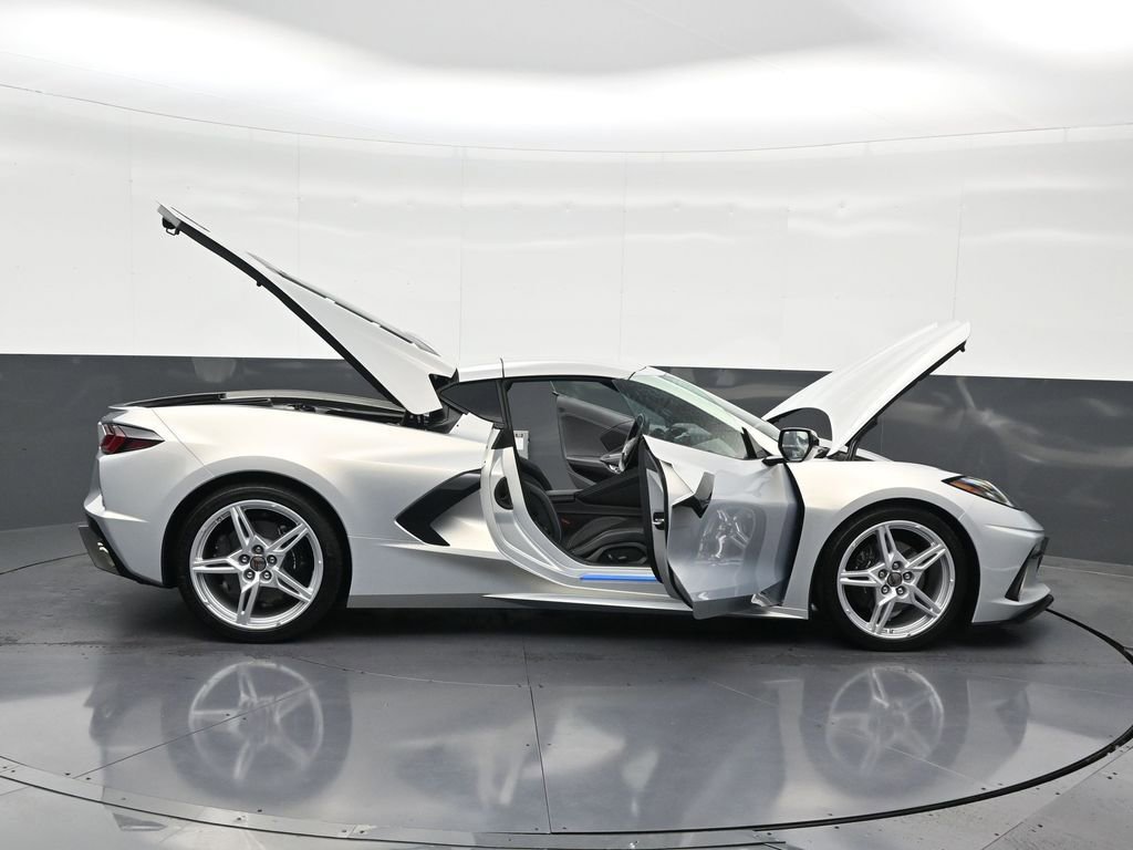 Used 2024 Chevrolet Corvette Stingray Coupe w/ 1LT RWD image 32