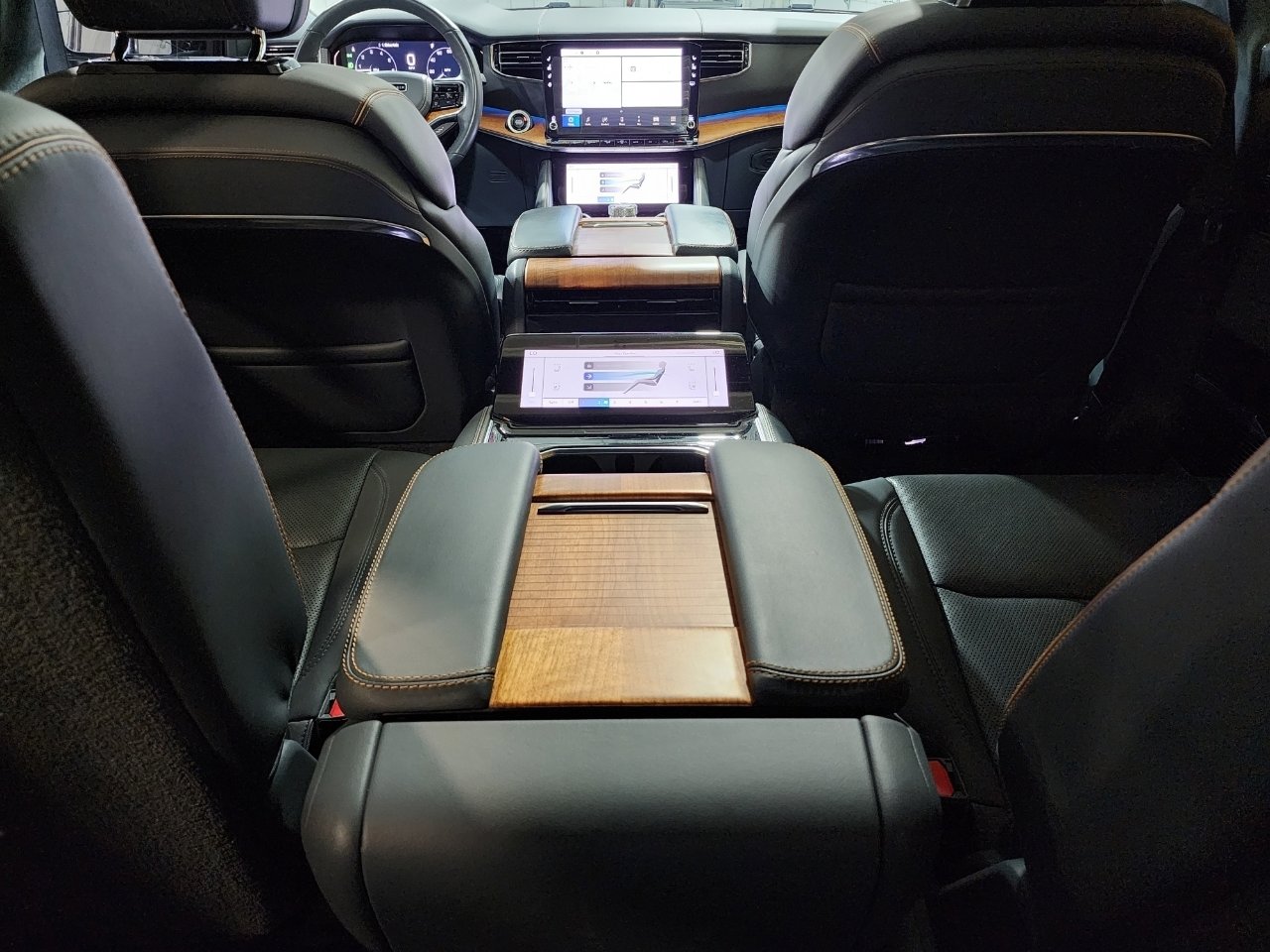 Used 2022 Jeep Grand Wagoneer Series II w/ Premium Group II image 10