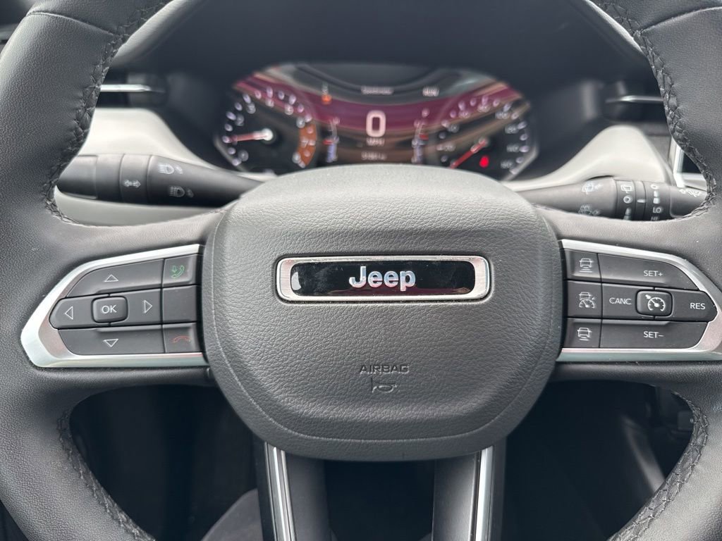 Used 2025 Jeep Compass Limited AWD/4WD image 17