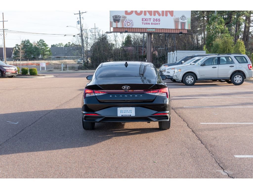 Used 2023 Hyundai Elantra SEL w/ Convenience Package image 6