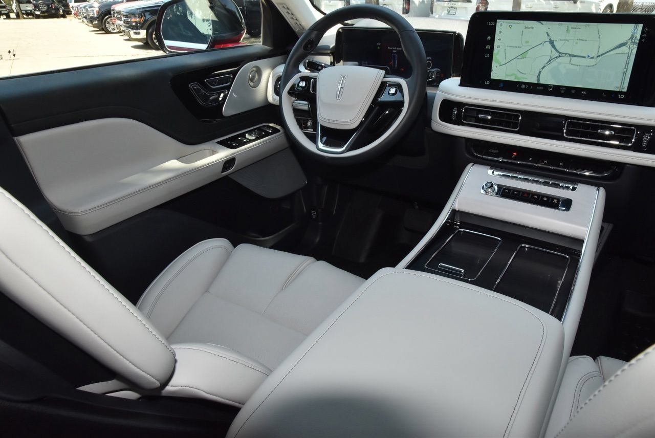 Certified 2026 Lincoln Aviator Reserve AWD/4WD image 16