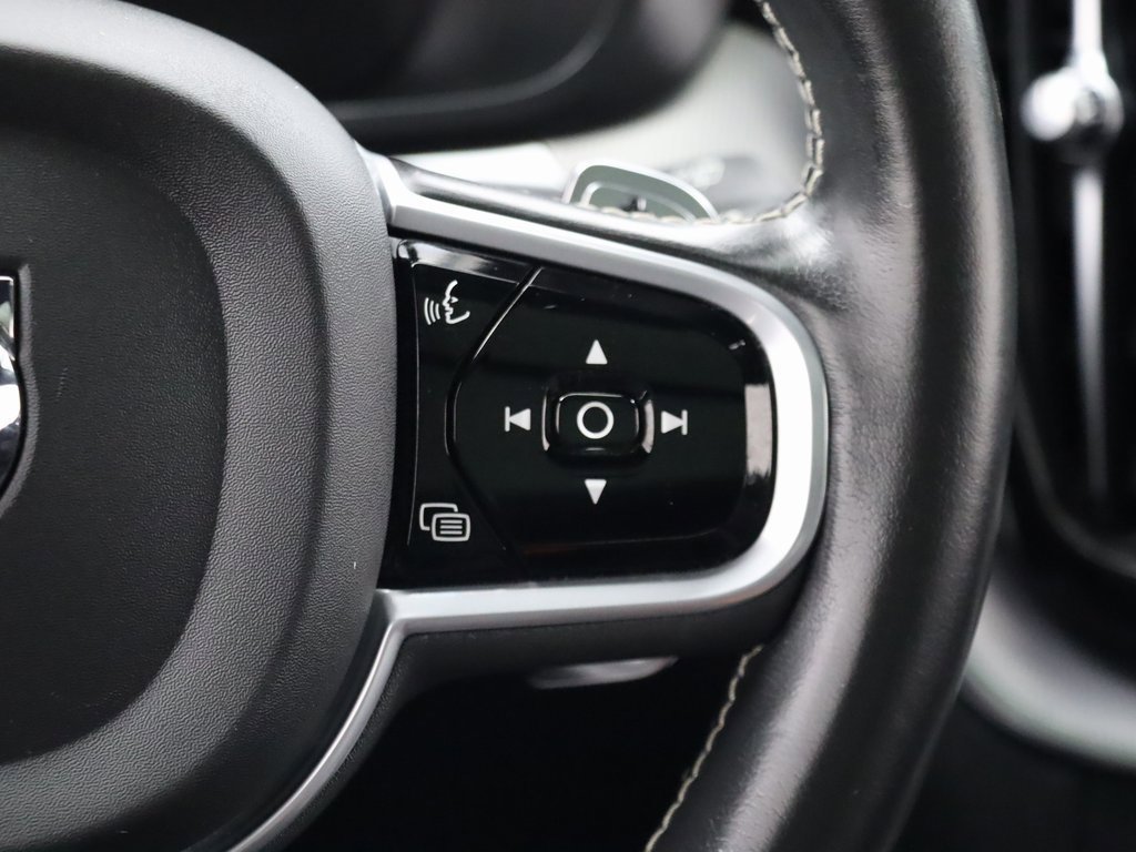 Used 2020 Volvo XC60 T5 R-Design w/ Protection Package image 14