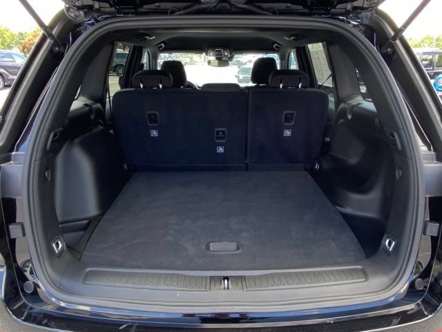 Used 2024 Jeep Grand Cherokee Laredo AWD/4WD image 9