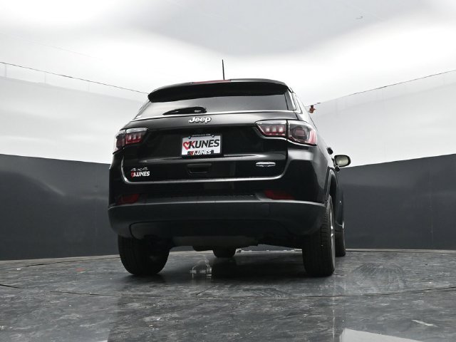 Used 2024 Jeep Compass Latitude AWD/4WD image 51