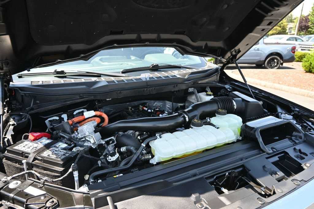 Used 2025 Ford F150 Lariat w/ Equipment Group 501A Mid AWD/4WD image 8