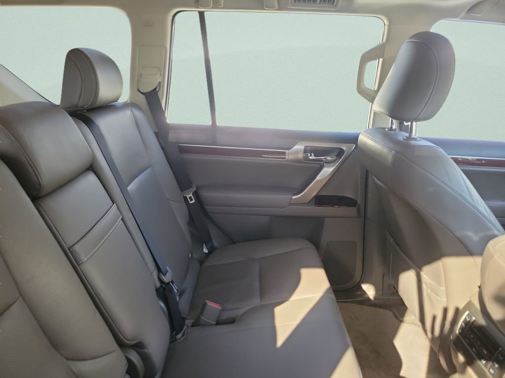 Used 2018 Lexus GX 460 Premium w/ Premium Package image 10