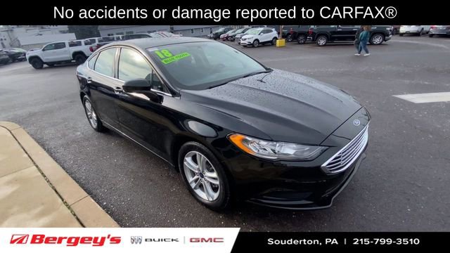 Used 2018 Ford Fusion SE w/ Fusion SE Technology Package image 2