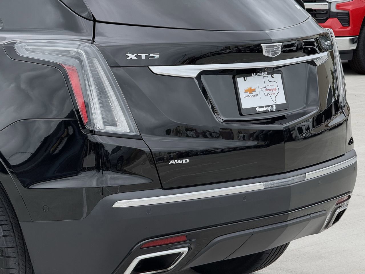 Used 2024 Cadillac XT5 Sportv w/ Platinum Package AWD/4WD image 6