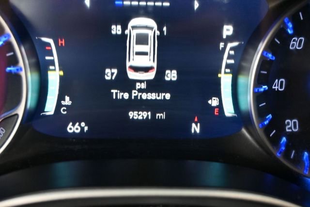 Used 2021 Chrysler Pacifica Touring w/ S Appearance Package FWD image 18