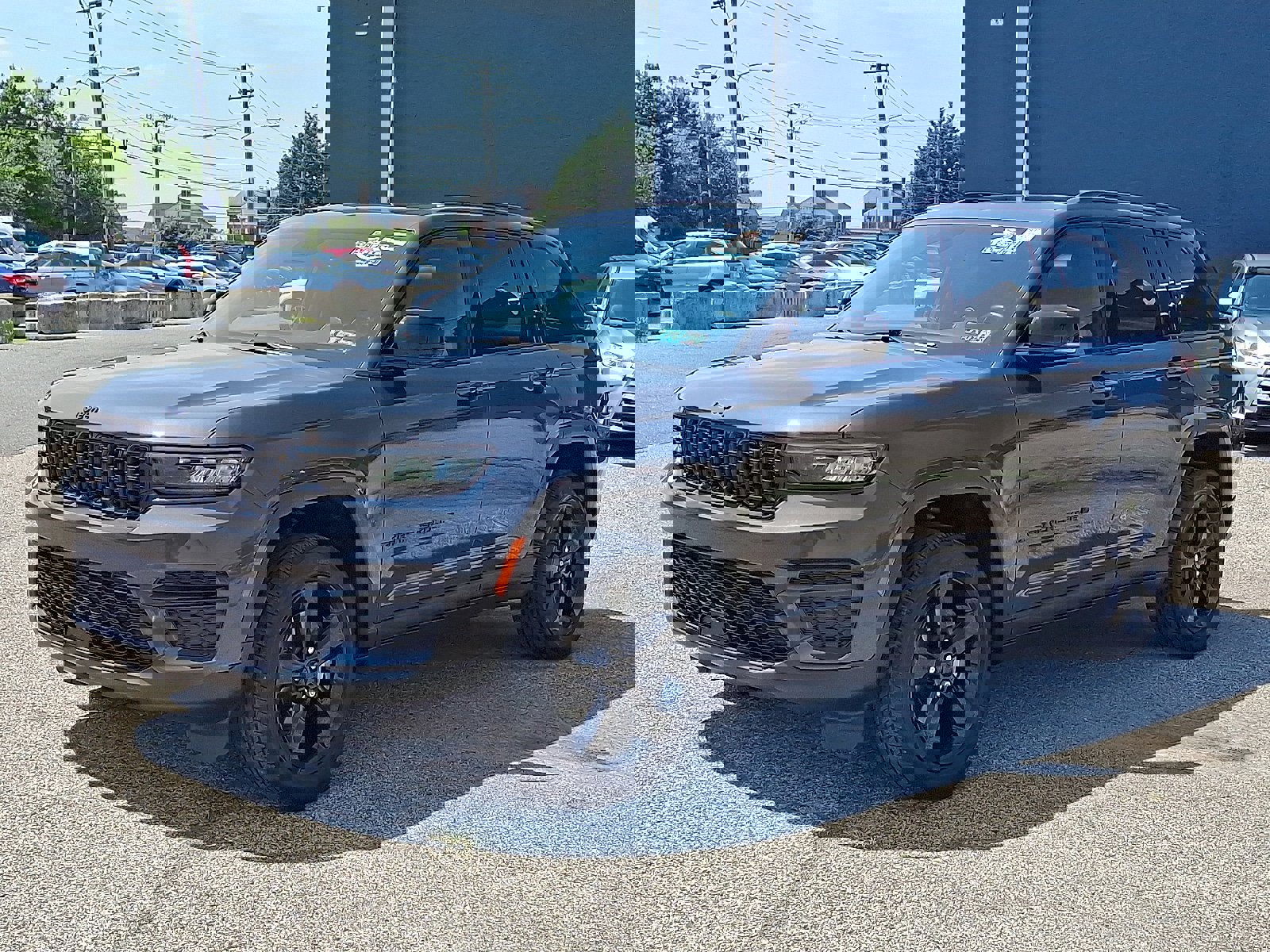 Used 2022 Jeep Grand Cherokee Altitude image 3