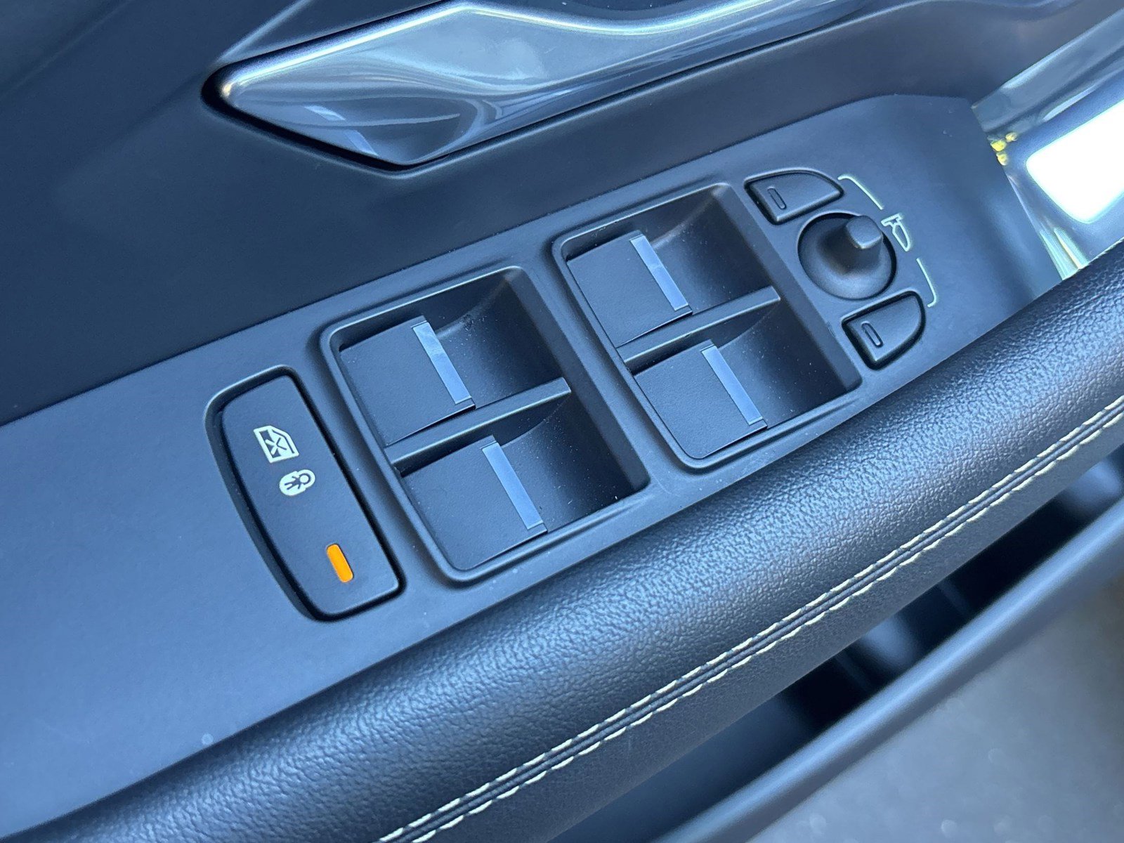 Used 2024 Jaguar E-PACE R-Dynamic SE image 20