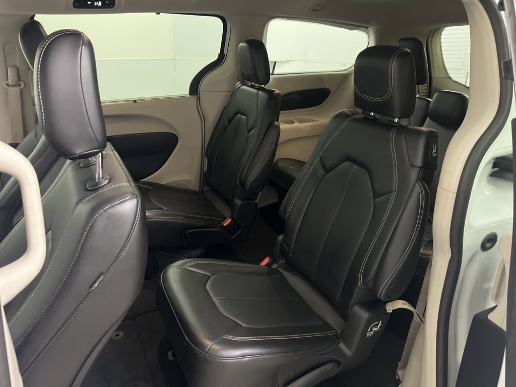 Used 2024 Chrysler Pacifica Touring-L image 20