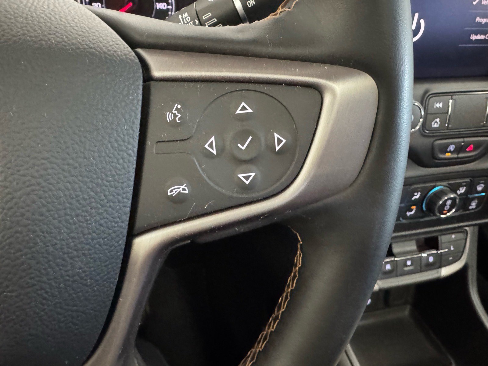 Certified 2023 GMC Terrain AT4 w/ Infotainment Package II AWD/4WD image 30