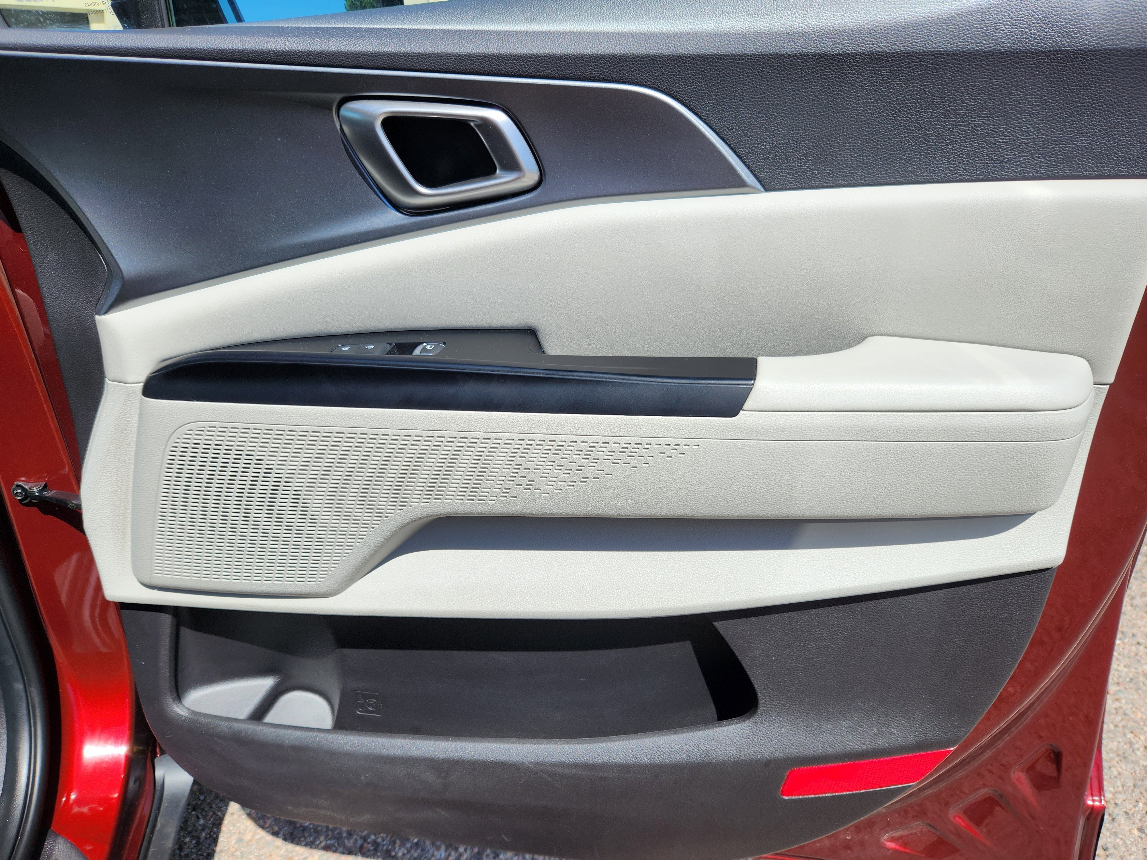 Used 2024 Kia Carnival LX image 16