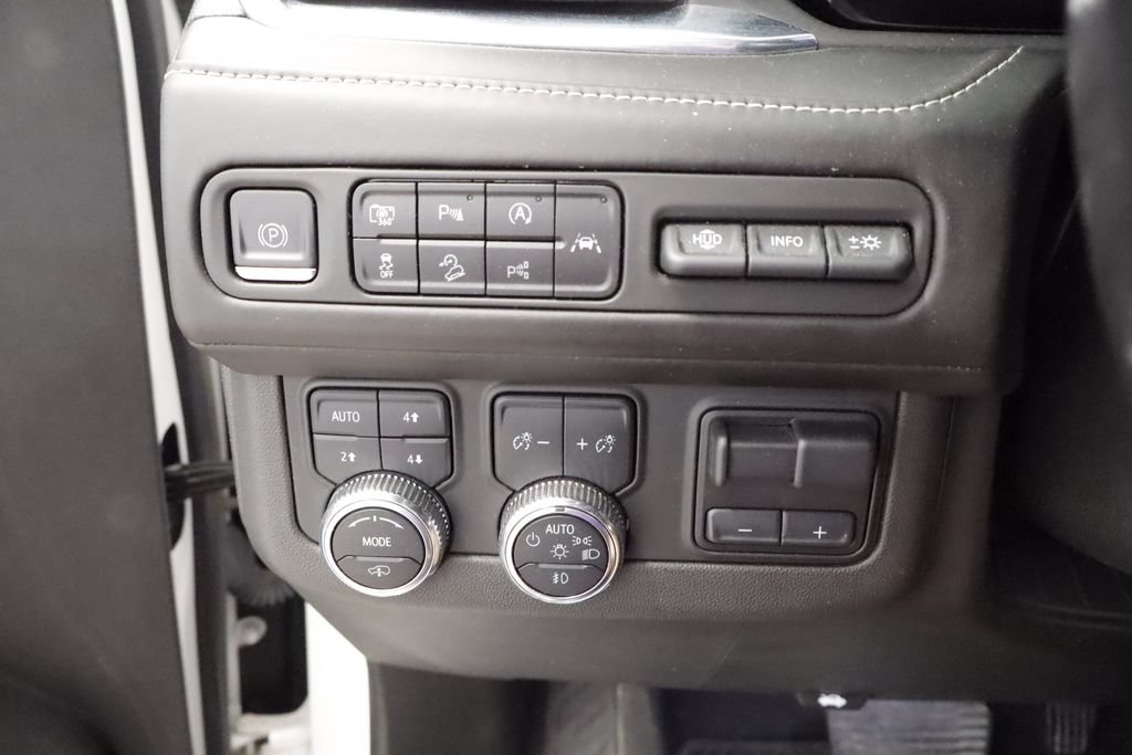 Used 2023 GMC Yukon Denali Ultimate AWD/4WD image 36